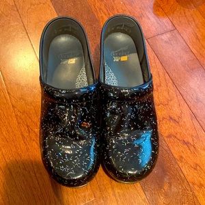Dansko XP 20 clogs